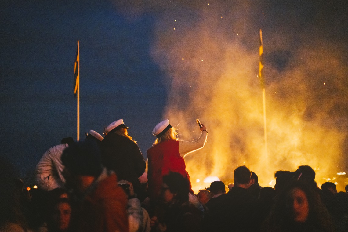 Studenter firar valborg på Skansen