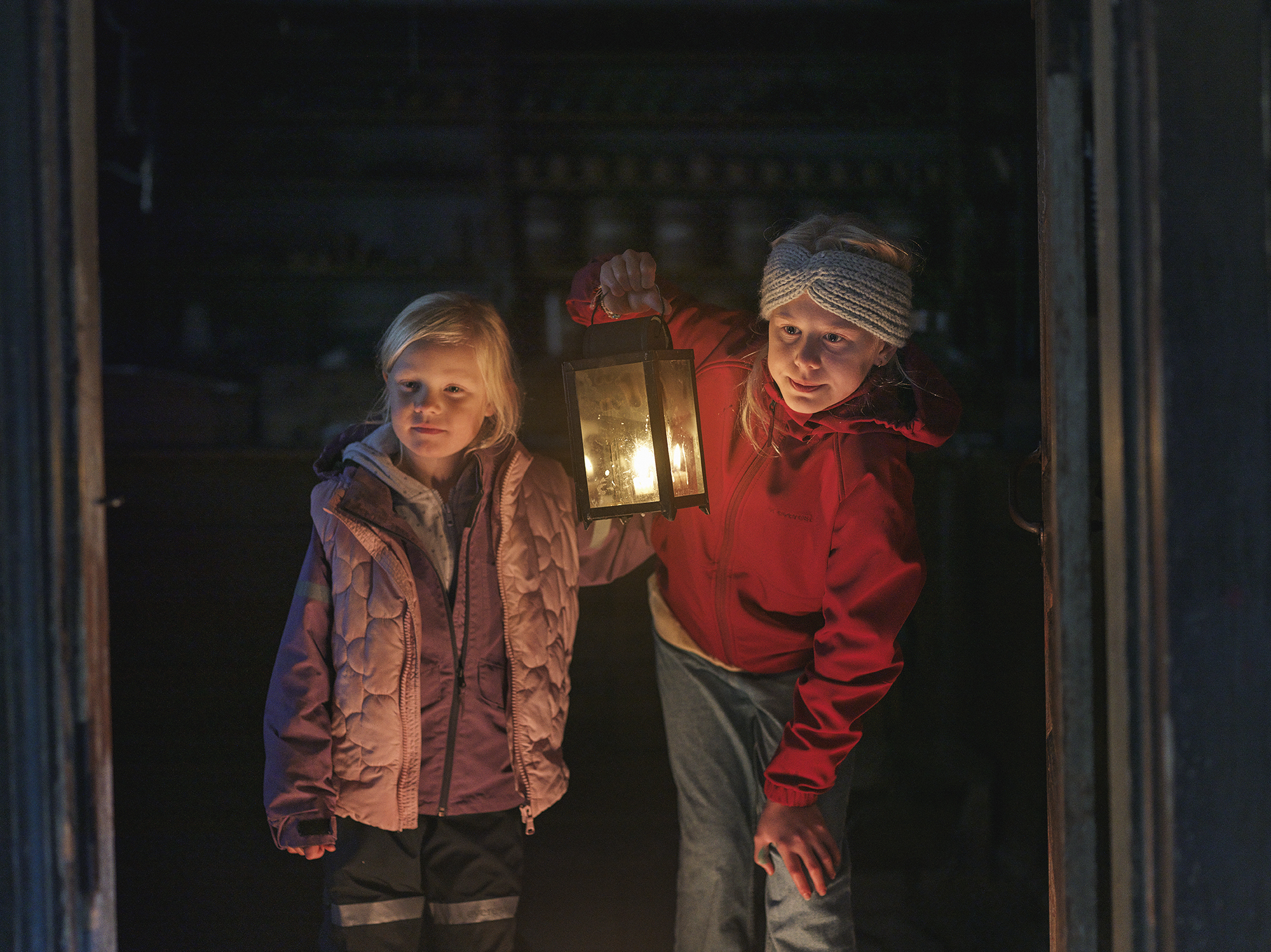 Barn med lykta i Kryddboden på Skansen under höstlovet och mysteriet