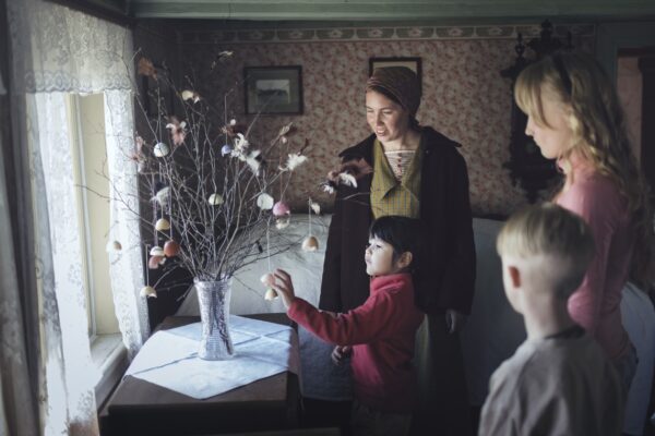 Påskafton och påskris i Skånegården på Skansen