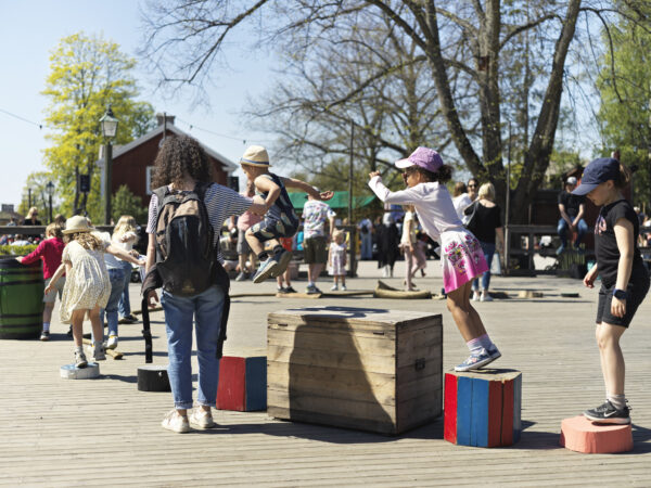 Familjelek på Bollnästorget
