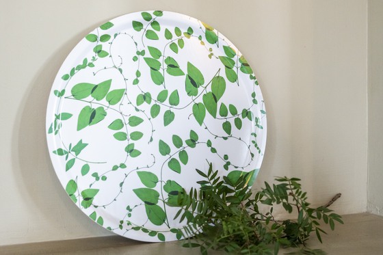 Bricka Vintergröna från Skansenkollektionen med bladmönster